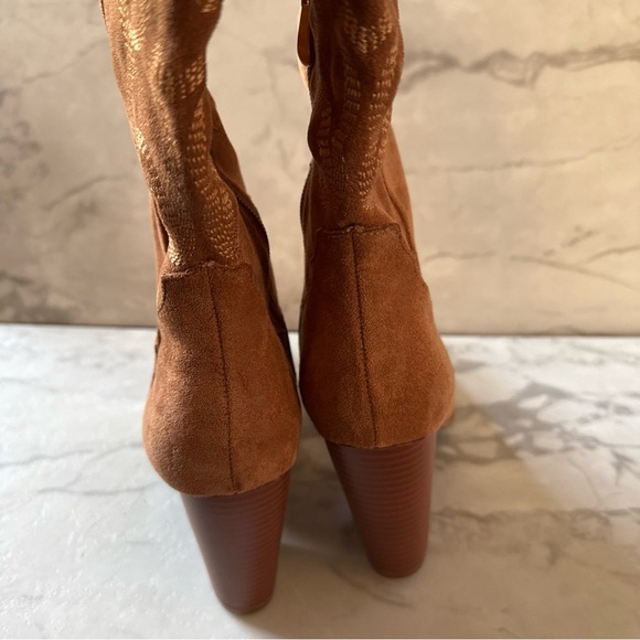 Women's Faux Suede Embroidered Knee High Cowboy Boots Size 8 Light Brown - NWOT - Picture 5 of 13